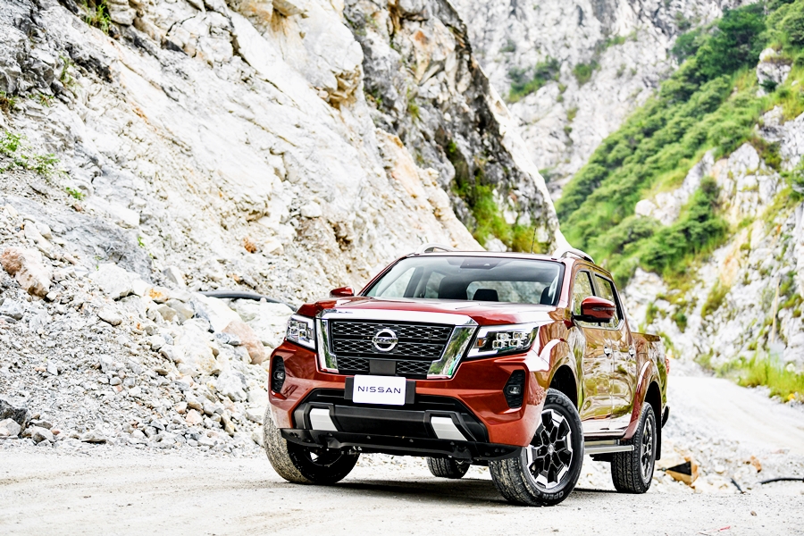 Nissan Navara Double Cab CALIBRE E 6MT นิสสัน นาวาร่า ปี 2022