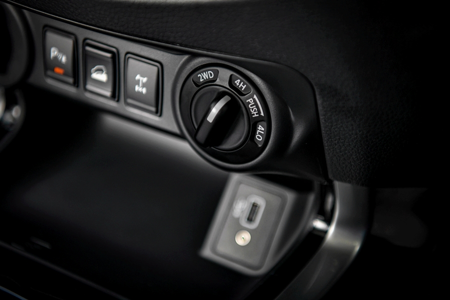 Nissan Navara Double Cab CALIBRE E 6MT นิสสัน นาวาร่า ปี 2022