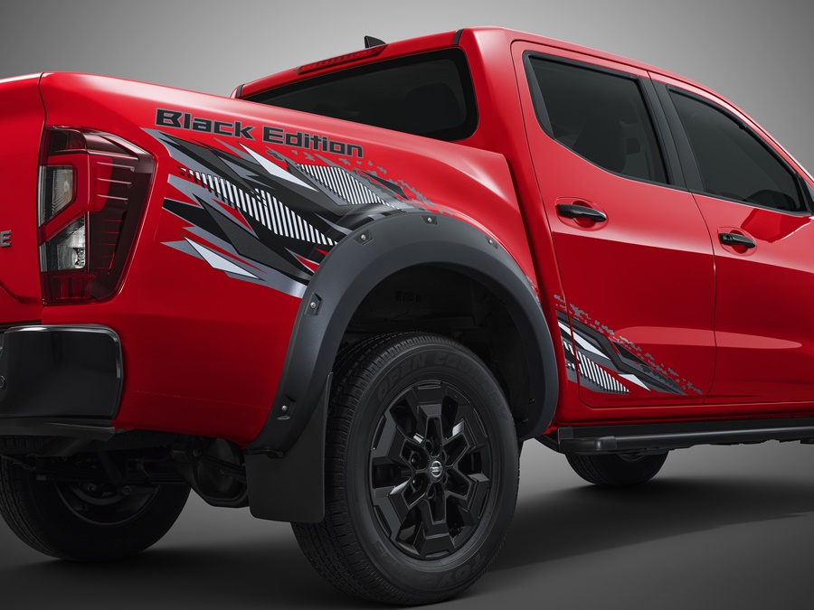 Nissan Navara Double Cab CALIBRE E 6MT Black Edition นิสสัน นาวาร่า ปี 2022