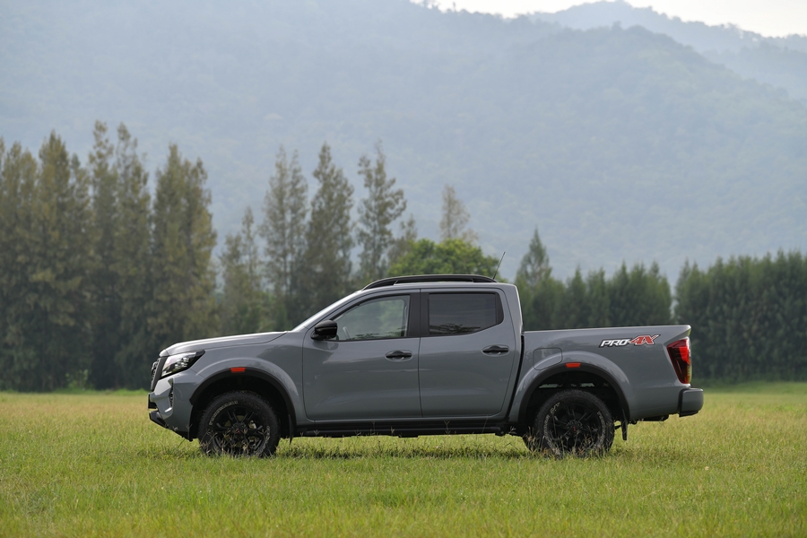 Nissan Navara Double Cab PRO-2X 2WD 7AT นิสสัน นาวาร่า ปี 2022
