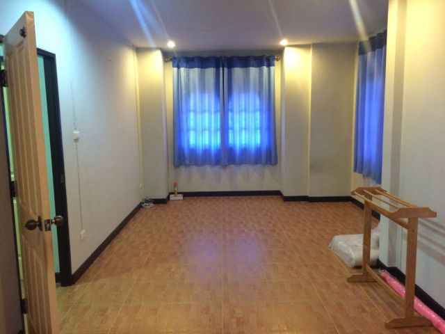 ขาย ให้เช่า ทาวน์เฮ้าส์ ๒ ชั้น โครงการเสริมทรัพย์๓