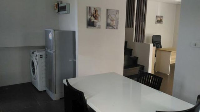 6A110652 ให้เช่าบ้านแฝดสองชั้น 2 ห้องนอน 3 ห้องน้ำ พื้นที่ 25 ตรว.