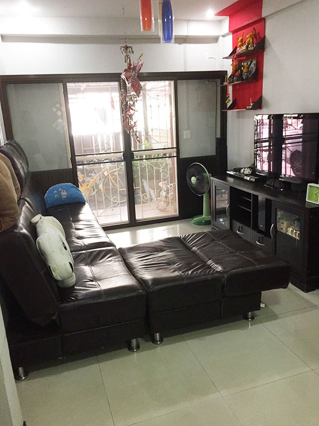 6A110691 ให้เช่าทาวน์เฮ้าส์ 2 ชั้น 3 ห้องนอน 2 ห้องน้ำ พื้นที่ 26.8 ตร.ว.