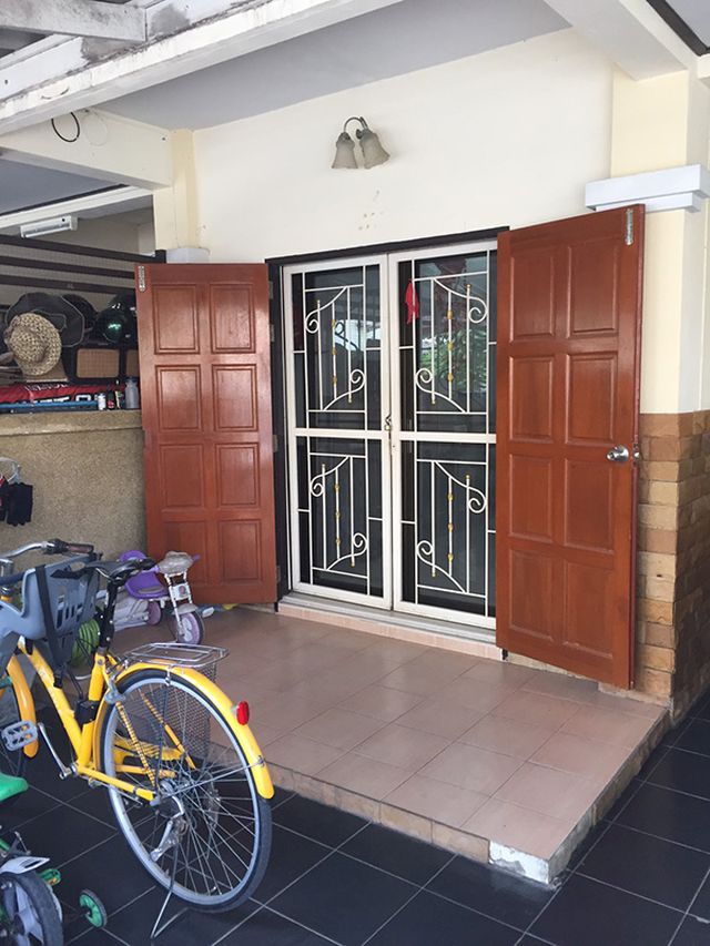 6A110691 ให้เช่าทาวน์เฮ้าส์ 2 ชั้น 3 ห้องนอน 2 ห้องน้ำ พื้นที่ 26.8 ตร.ว.