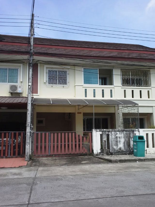 6A100530 ให้เช่าทาวน์เฮาส์ 2 ชั้น 2 ห้องนอน 2 ห้องน้ำ ราคาเช่าเดือนละ 15,000 บาท