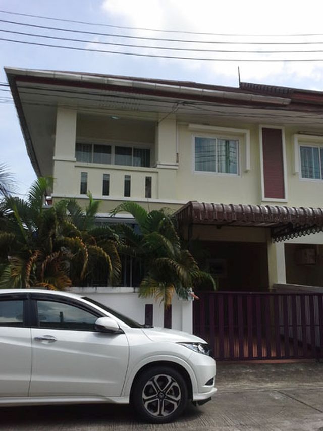 6A100529 ให้เช่าทาวน์เฮาส์ 2 ชั้น 3 ห้องนอน 3 ห้องน้ำ