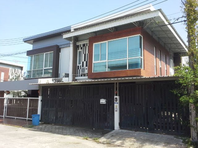 6C110238 บ้านแฝดสองชั้น 2 ห้องนอน 3 ห้องน้ำ พื้นที่ 30 ตรว.