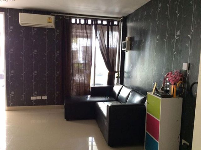 6A100542 ให้เช่าทาวน์เฮ้าส์ 2 ชั้น 2 ห้องนอน 2 ห้องน้ำ พื้นที่ 18.7 ตรว.