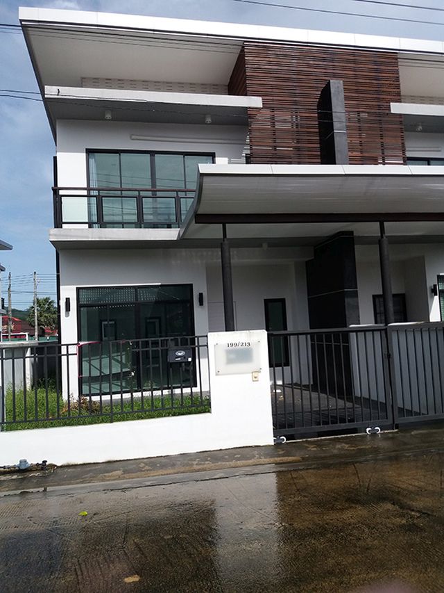6C120137 ขายทาวน์เฮ้าส์ 2 ชั้น 3 ห้องนอน 3 ห้องน้ำ พื้นที่ใช้สอย 28 ตร.ว