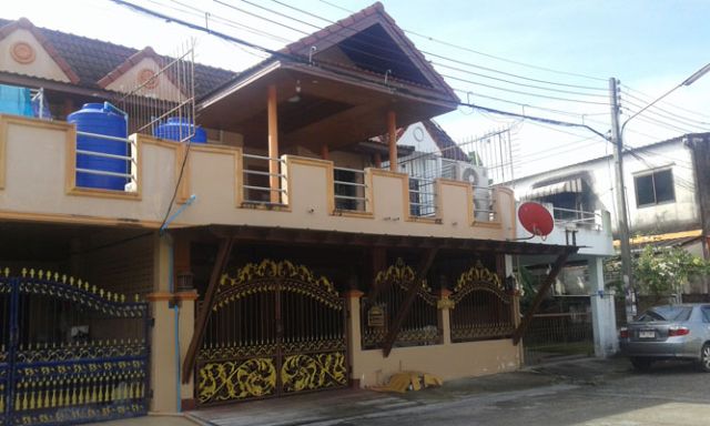6A110699 ให้เช่าทาวน์เฮาส์ 2 ชั้น 2 ห้องนอน 3 ห้องน้ำ