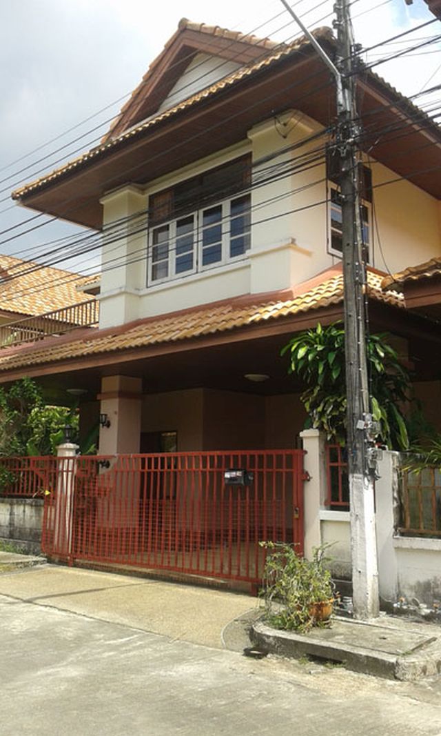 6A110689 ให้เช่าบ้านเดี่ยวสองชั้น 3 ห้องนอน 3 ห้องน้ำ พื้นที่ 60 ตรว.