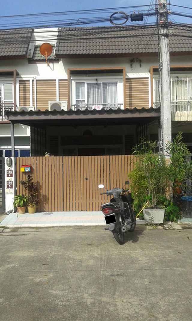 6C110250 ทาวน์เฮาส์ 2 ชั้น 2 ห้องนอน 2 ห้องน้ำ พื้นที่ 22 ตรว. ราคา 3.2 ล้านบาท