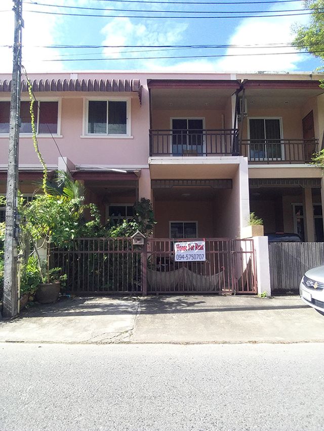 6A90419 ให้เช่าทาวน์เฮ้าส์ 2 ชั้น 2 ห้องนอน 3  ห้องน้ำ  พื้นที่ 24 ตร.ว.