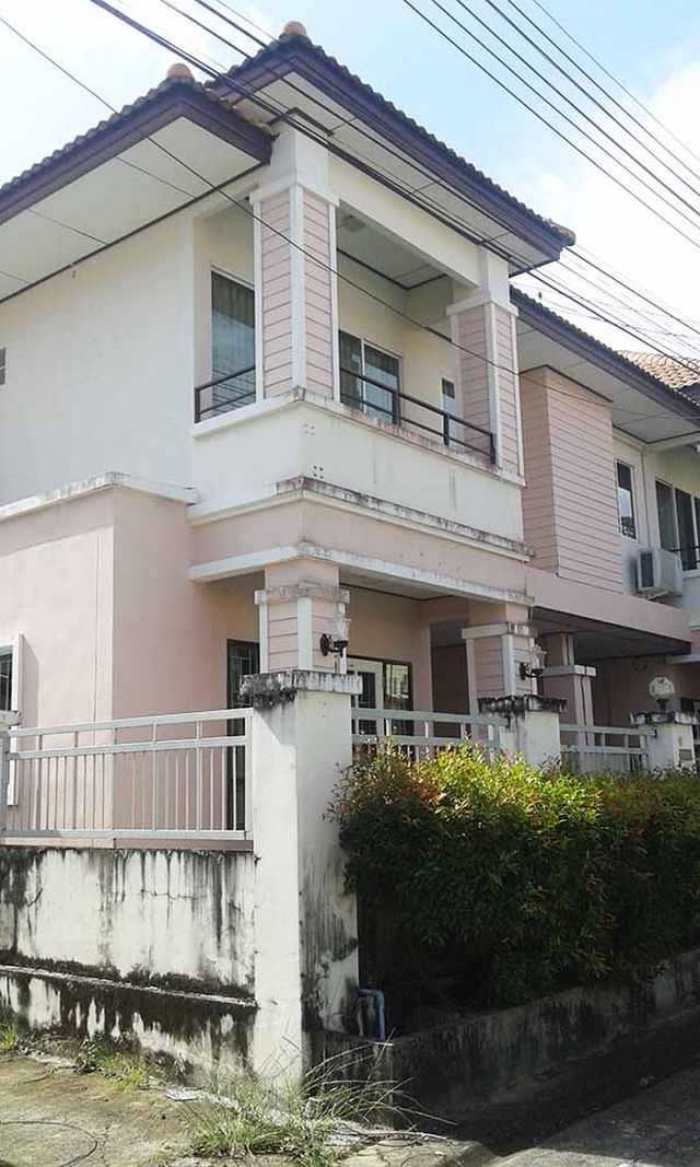 6A110724 ให้เช่าทาวน์เฮ้าส์ 2 ชั้น 3 ห้องนอน 2 ห้องน้ำ พื้นที่ 28 ตรว.