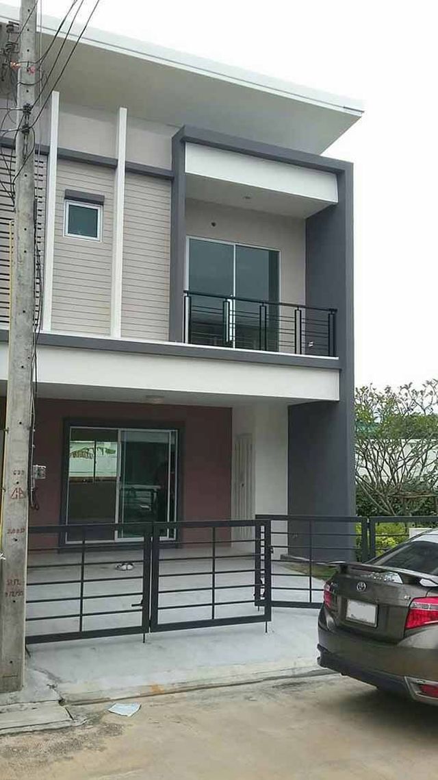 6A110729 ให้เช่าทาวน์เฮ้าส์ 2 ชั้น 3 ห้องนอน 2 ห้องน้ำ พื้นที่  22  ตรว.