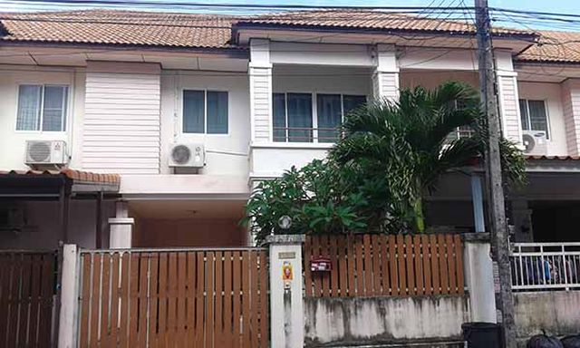 6C110258 ขายทาวน์เฮ้าส์  2 ชั้น  3 ห้องนอน 2 ห้องน้ำ   พื้นที่ใช้สอย  24  ตร.ว