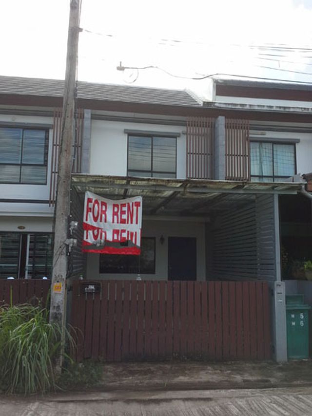 6A110704 ให้เช่าทาวน์เฮาส์ 2 ชั้น 2 ห้องนอน 2 ห้องน้ำ ราคาเช่าเดือนละ 17,000 บาท