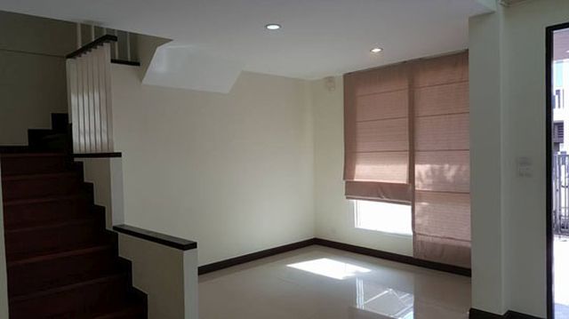 6A110698 ให้เช่าทาวน์เฮาส์ 2 ชั้น 3 ห้องนอน 3 ห้องน้ำ ราคาเช่าเดือนละ 13,000 บาท