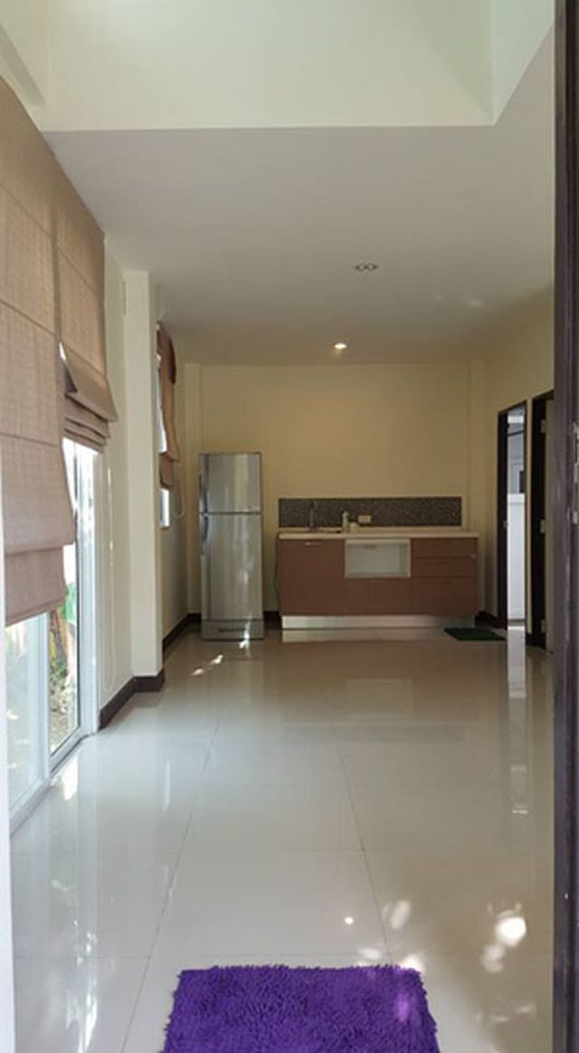 6A110698 ให้เช่าทาวน์เฮาส์ 2 ชั้น 3 ห้องนอน 3 ห้องน้ำ ราคาเช่าเดือนละ 13,000 บาท