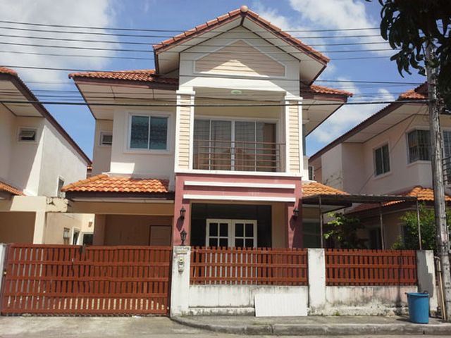 6A90426 ให้เช่าบ้านเดี่ยวสองชั้น 3 ห้องนอน 3 ห้องน้ำ พื้นที่ 38 ตรว.