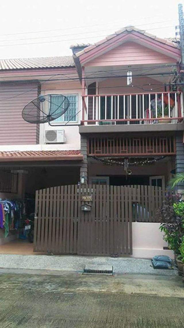 6C110259 ทาวน์เฮาส์ 2 ชั้น 3 ห้องนอน 2 ห้องน้ำ ราคา 2.8 ล้านบาท