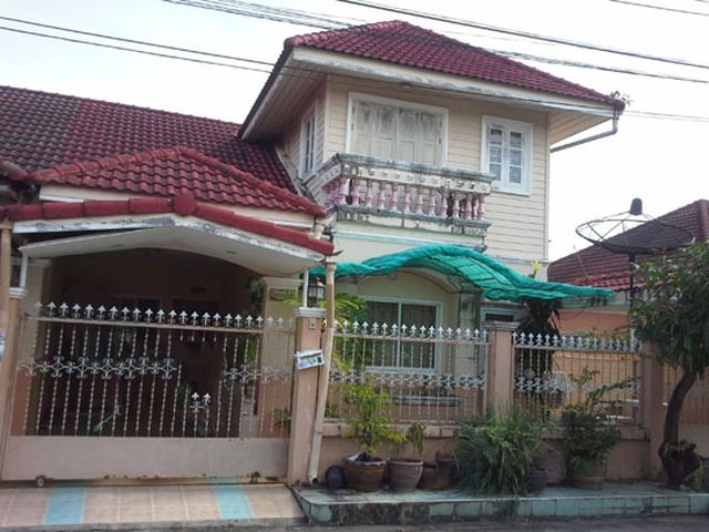 6C90202 ขายบ้านแฝดสองชั้น 3 ห้องนอน 2 ห้องน้ำ พื้นที่ 38 ตรว.