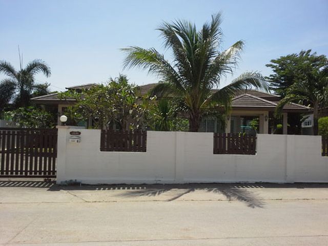 6A90439 ให้เช่าบ้านเดี่ยวชั้นเดียว 2 ห้องนอน 2 ห้องน้ำ พื้นที่ 100 ตรว.