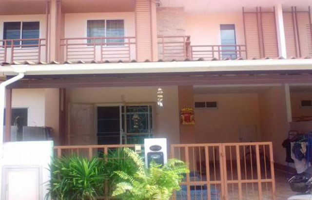 6A120261 ให้เช่าทาวน์เฮาส์ 2 ชั้น 4 ห้องนอน 2 ห้องน้ำ