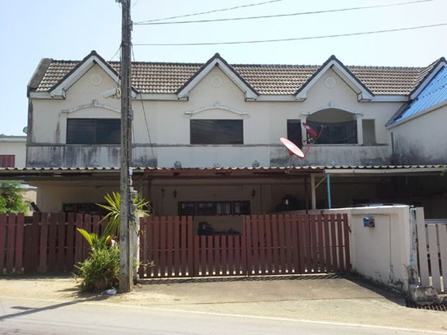 6A100580 ให้เช่าทาวน์เฮาส์ 2 ชั้น 3 ห้องนอน 2 ห้องน้ำ