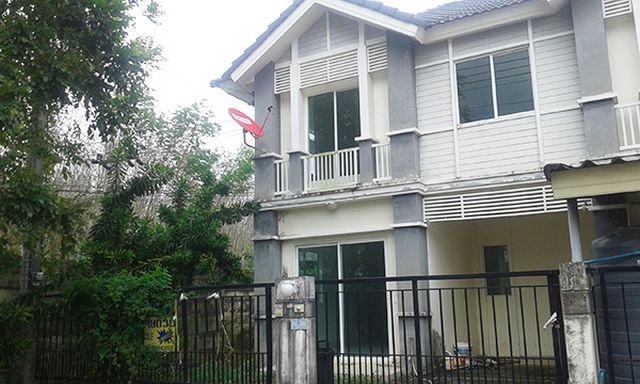 6C120151 ขายทาวน์โฮม  2 ชั้น  3 ห้องนอน 2 ห้องน้ำ   พื้นที่ใช้สอย  28  ตร.ว