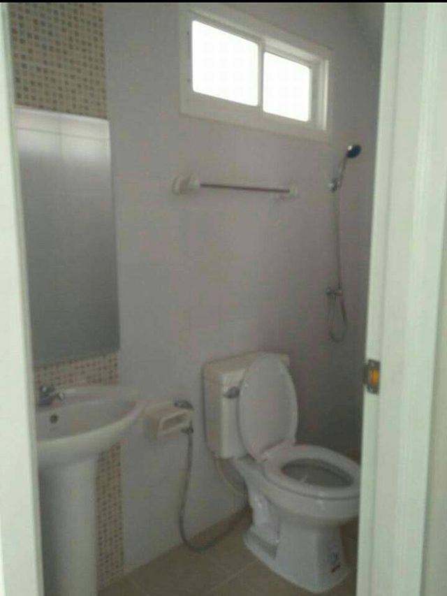 6C120153 ขายทาวน์โฮม 2 ชั้น 4 ห้องนอน 2 ห้องน้ำ พื้นที่ใช้สอย 25 ตร.ว