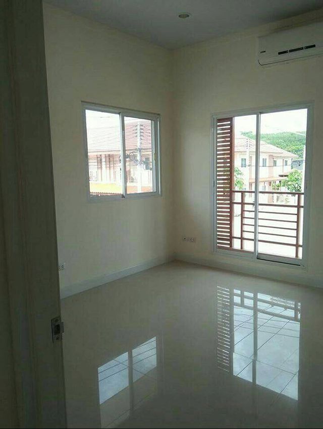 6C120153 ขายทาวน์โฮม 2 ชั้น 4 ห้องนอน 2 ห้องน้ำ พื้นที่ใช้สอย 25 ตร.ว