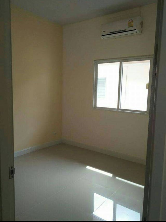 6C120153 ขายทาวน์โฮม 2 ชั้น 4 ห้องนอน 2 ห้องน้ำ พื้นที่ใช้สอย 25 ตร.ว