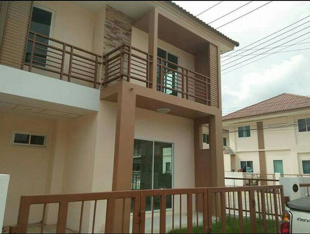 6C120153 ขายทาวน์โฮม  2 ชั้น  4 ห้องนอน 2 ห้องน้ำ   พื้นที่ใช้สอย  25  ตร.ว