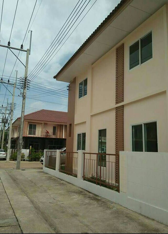 6C120153 ขายทาวน์โฮม 2 ชั้น 4 ห้องนอน 2 ห้องน้ำ พื้นที่ใช้สอย 25 ตร.ว