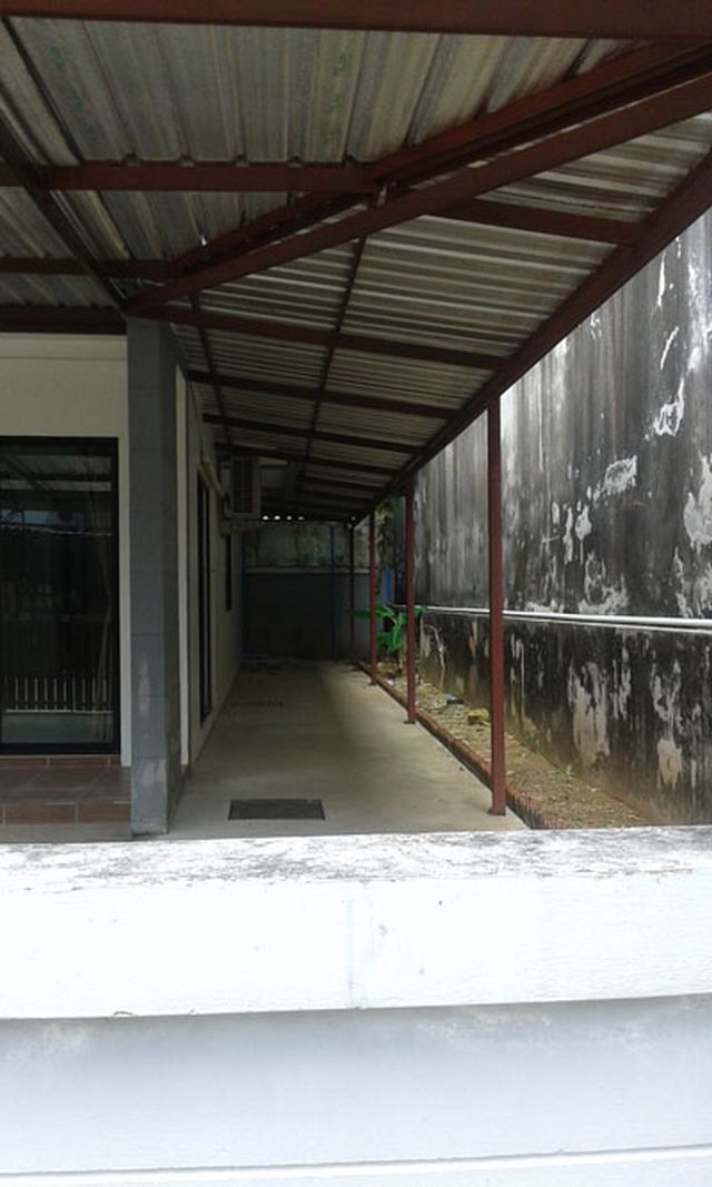 6A110772 ให้เช่าทาวน์เฮาส์ 2 ชั้น 2 ห้องนอน 2 ห้องน้ำ ราคาเช่าเดือนละ 12,000 บาท