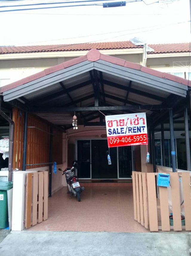 6C110274 ขายทาวน์เฮาส์ 2 ชั้น 2 ห้องนอน 2 ห้องน้ำ ราคา 2.5 ล้านบาท