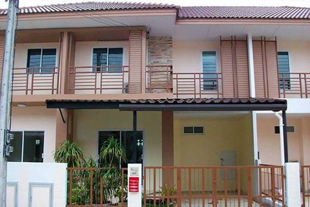 6A120260 ให้เช่าทาวน์เฮาส์สองชั้น 4 ห้องนอน 2 ห้องน้ำ ราคา 13,000 บาทต่อเดือน