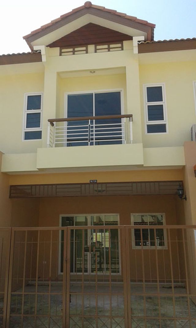 6A110770 ให้เช่าทาวน์เฮาส์ 2 ชั้น 3 ห้องนอน 2 ห้องน้ำ