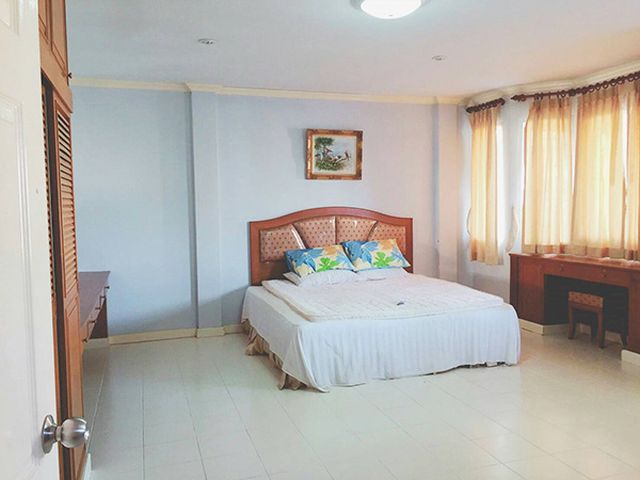 6A90468 ให้เช่าทาวน์เฮ้าส์   2 ห้องนอน 3  ห้องน้ำ พื้นที่ 30 ตร.ว.