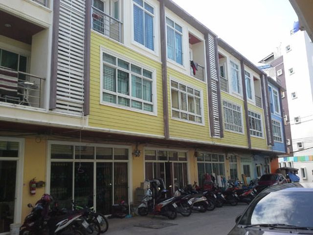 6A60077 ให้เช่าทาวน์โฮมส์ 3 ชั้น 3 ห้องนอน 4 ห้องน้ำ
