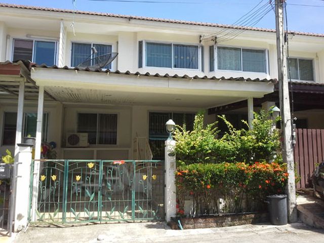 6C100139 ขายทาวน์เฮาส์ 2 ชั้น 3 ห้องนอน 2 ห้องน้ำ
