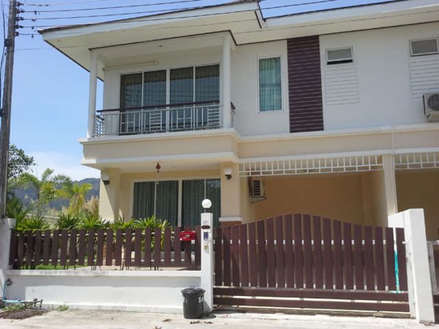 6A90452 ให้เช่าบ้านแฝดสองชั้น 4 ห้องนอน 4 ห้องน้ำ พื้นที่ 90 ตรว.