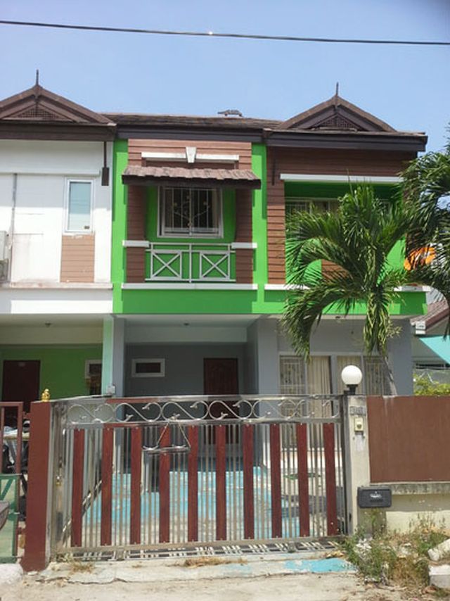 6A80285 ให้เช่าทาวน์เฮาส์ 2 ชั้น 3 ห้องนอน 2 ห้องน้ำ ราคาเช่าเดือนละ 15,000 บาท