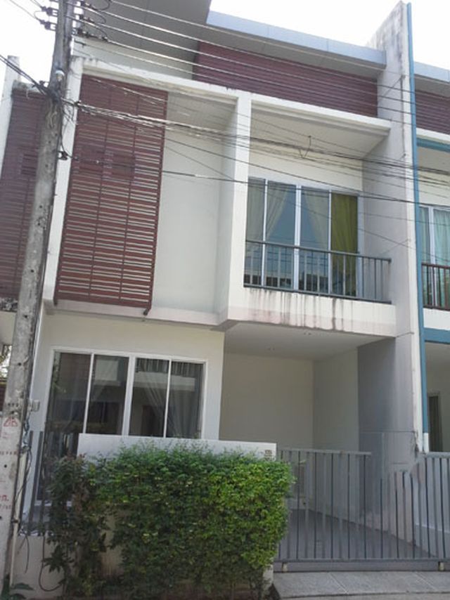 6A80287 ให้เช่าทาวน์เฮาส์ 2 ชั้น 2 ห้องนอน 2 ห้องน้ำ ราคาเช่าเดือนละ 25,000 บาท