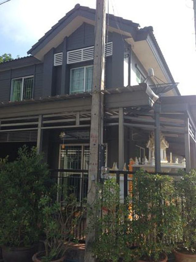 6A120273 ให้เช่าทาวน์เฮาส์ 2 ชั้น 2 ห้องนอน 2 ห้องน้ำ ราคาเช่าเดือนละ 15,000 บาท