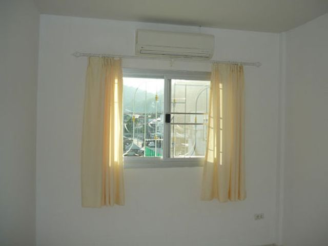 6A110827 ให้เช่าทาวน์เฮาส์ 2 ชั้น 2 ห้องนอน 2 ห้องน้ำ ราคาเช่าเดือนละ 12,000 บาท