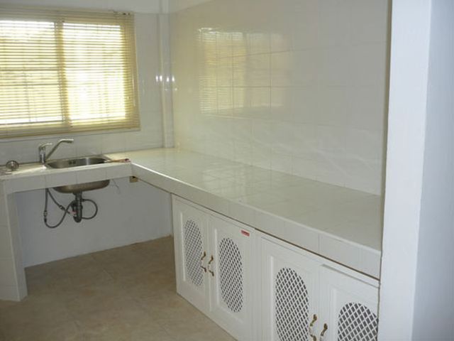 6A110827 ให้เช่าทาวน์เฮาส์ 2 ชั้น 2 ห้องนอน 2 ห้องน้ำ ราคาเช่าเดือนละ 12,000 บาท