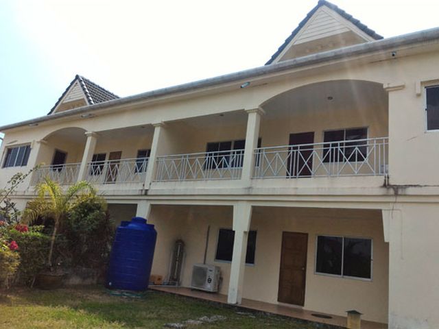 6C110284 ขายขาดบ้านแฝดสองชั้น 10 ห้องนอน 6 ห้องน้ำ พื้นที่ 130 ตรว.