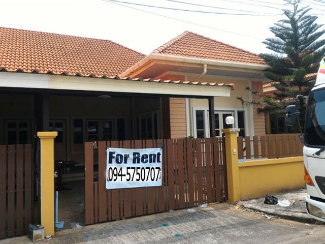 6A110816 ให้เช่าบ้านแฝดชั้นเดียว 2 ห้องนอน 2 ห้องน้ำ พื้นที่ 43 ตรว.